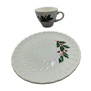 Vintage Christmas red Holly berry Ceramic Teacup & Saucer Set scalloped READ